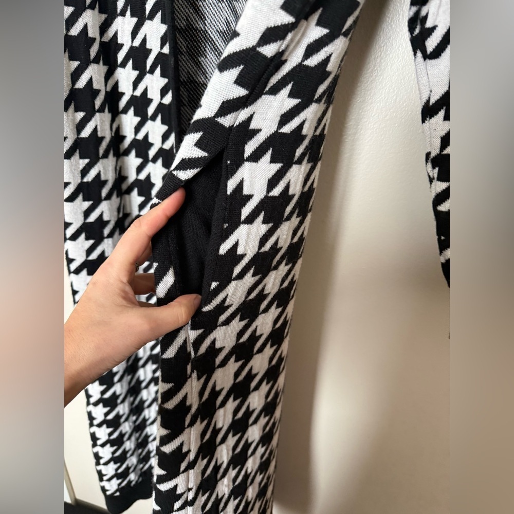 Black and White Houndstooth open front longline wool cardigan - Picture 9 of 15